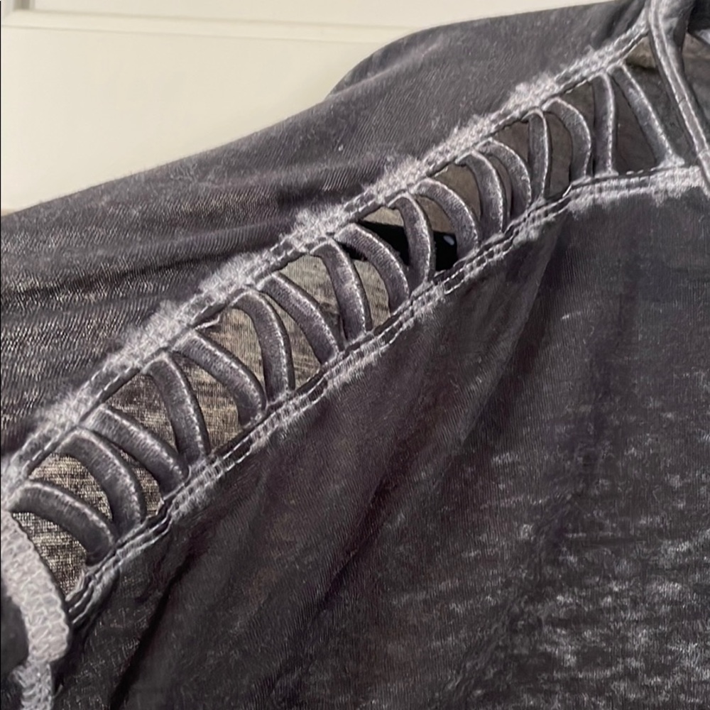 Betsey Johnson Performance Caged Shoulder Top - Picture 3 of 6